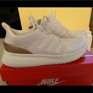 Adidas women’s size 6.5 White Sneaker